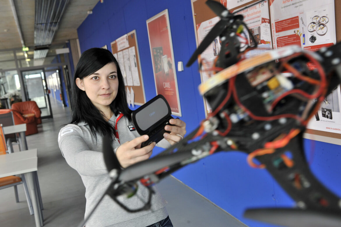 MINT Technik Studium FH MINT Studierende mit Technik bei Studium an der FH